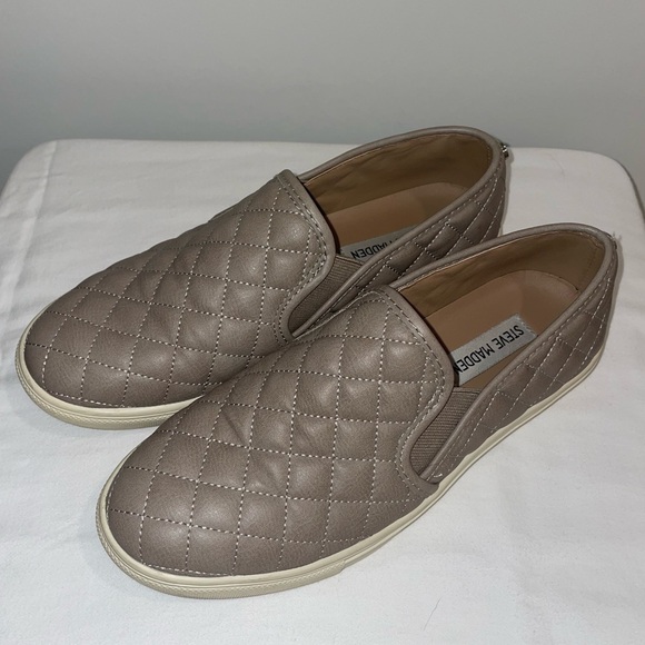 Steve Madden | Ecentrcq Leather Quilted Slip-On Shoes | Size 8.5 - Picture 3 of 9